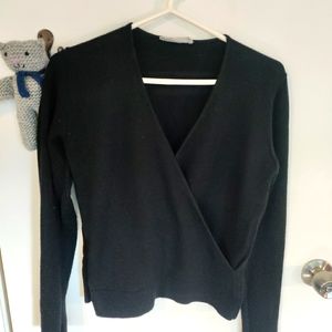 Everlane black cashmere sweater size M
